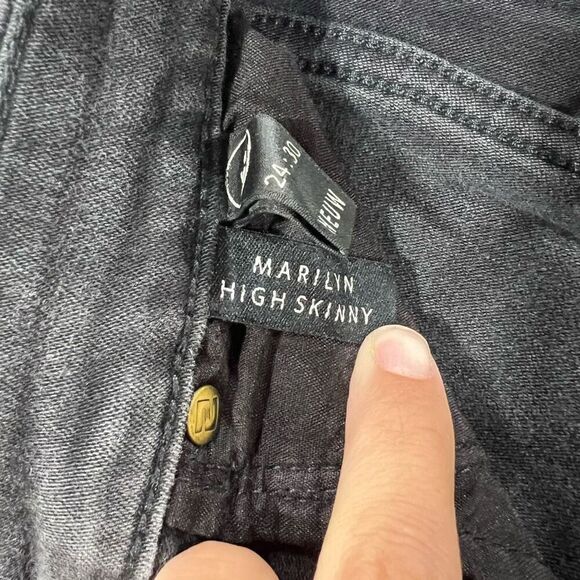 NEUW Marilyn Skinny - Blackest Silk Denim Jeans - Picture 6 of 10